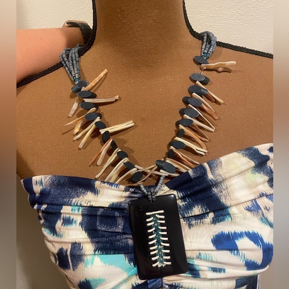 Great Boston proper halter top with decorative neck size medium - Picture 2 of 6